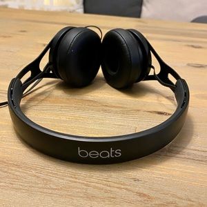 Dr. Dre Noise-Canceling Over-Ear Headphones, Black